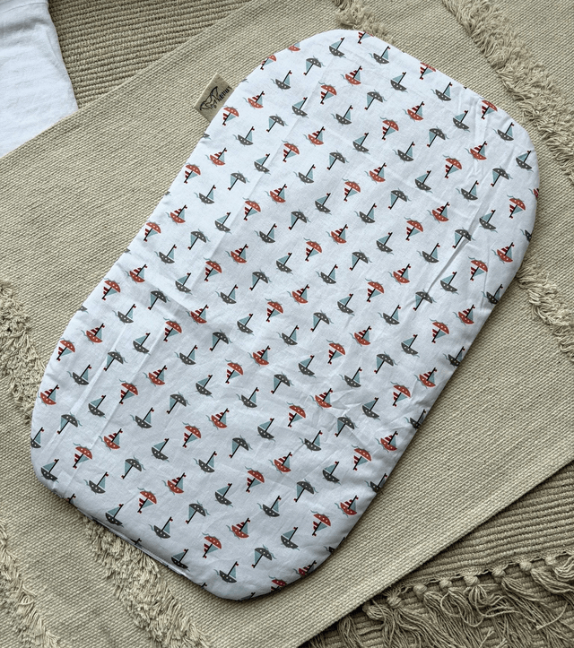 Coussin ovale "petits bateaux" 