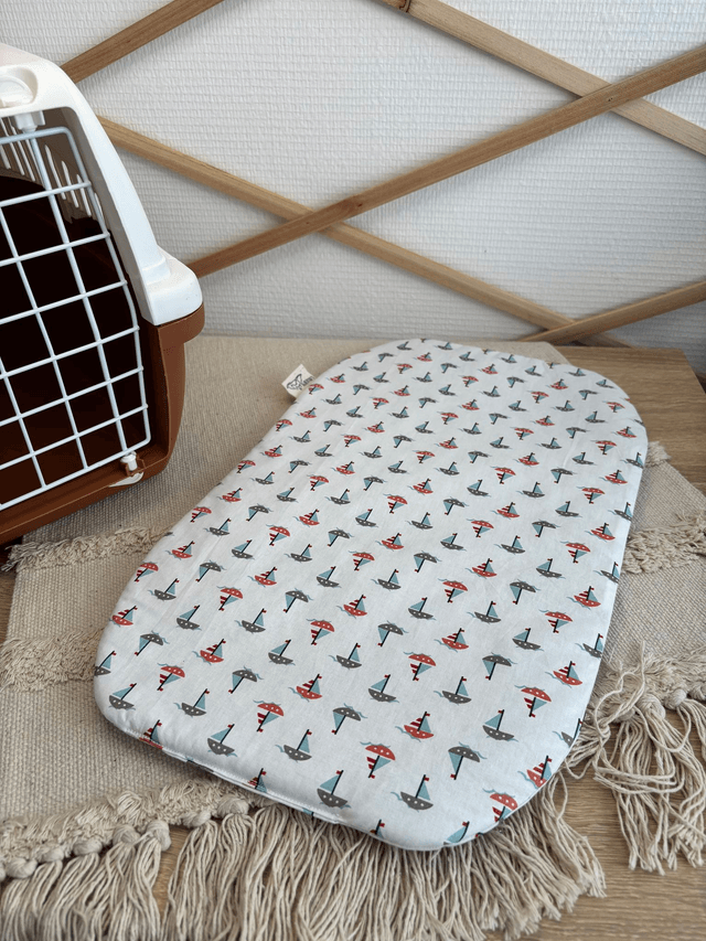 Coussin ovale "petits bateaux" 